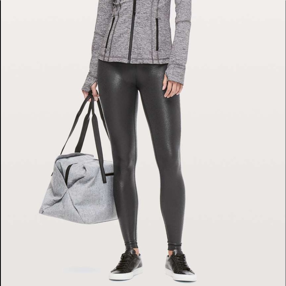 EUC LULULEMON Black Foil Wunder Under Sz6
